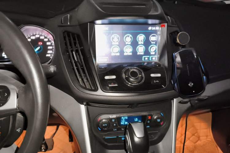 Used Ford Kuga 2013 1.6L GTDi Two-Wheel-Drive Trend Model Audio And AC Panel
