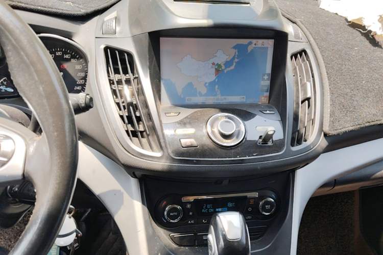 Used Ford Kuga 2013 1.6L GTDi Two-Wheel-Drive Trend Model Audio And AC Panel