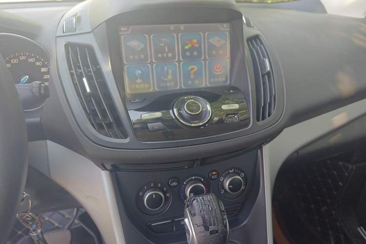 Used Ford Kuga 2013 1.6L GTDi Two-Wheel-Drive Comfort Model Audio And AC Panel
