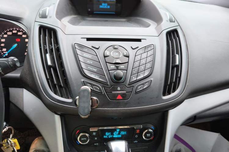 Used Ford Kuga 2013 1.6L GTDi Two-Wheel-Drive Trend Model Audio And AC Panel