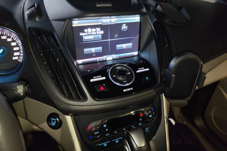 Used Ford Kuga 2013 2.0L GTDi Four-Wheel Drive Premium Model Audio And AC Panel