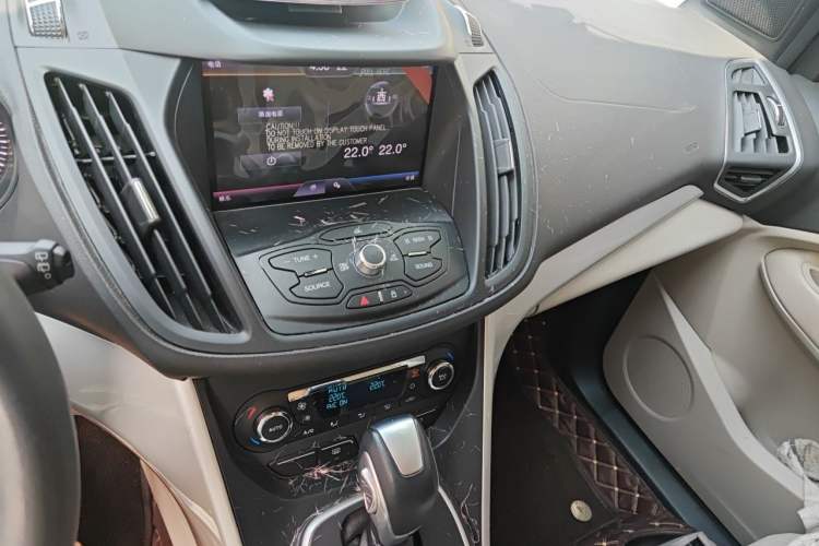 Used Ford Kuga 2013 1.6L GTDi 4x4 Elite Model Audio And AC Panel