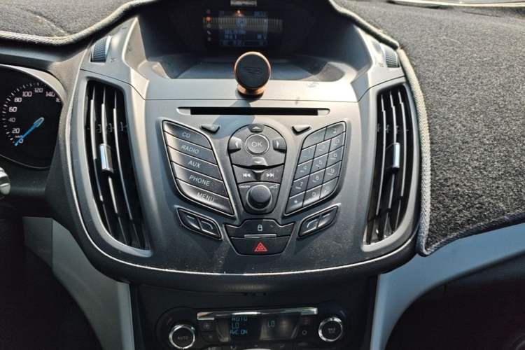 Used Ford Kuga 2013 1.6L GTDi Two-Wheel-Drive Trend Model Audio And AC Panel