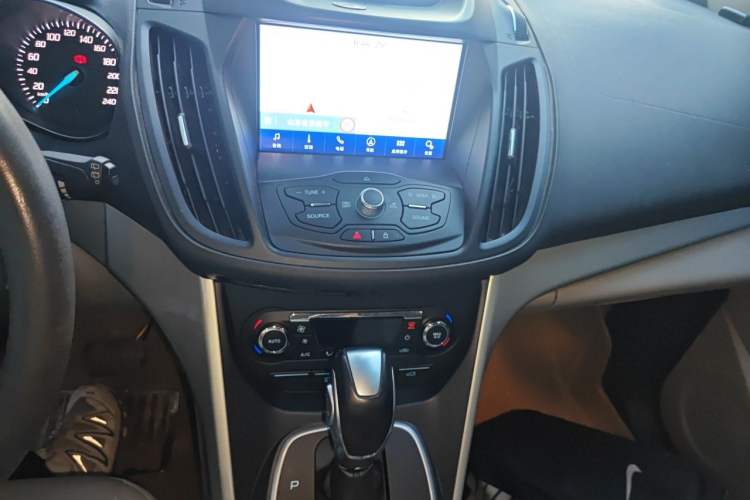 Used Ford Kuga 2013 1.6L GTDi 4x4 Elite Model Audio And AC Panel