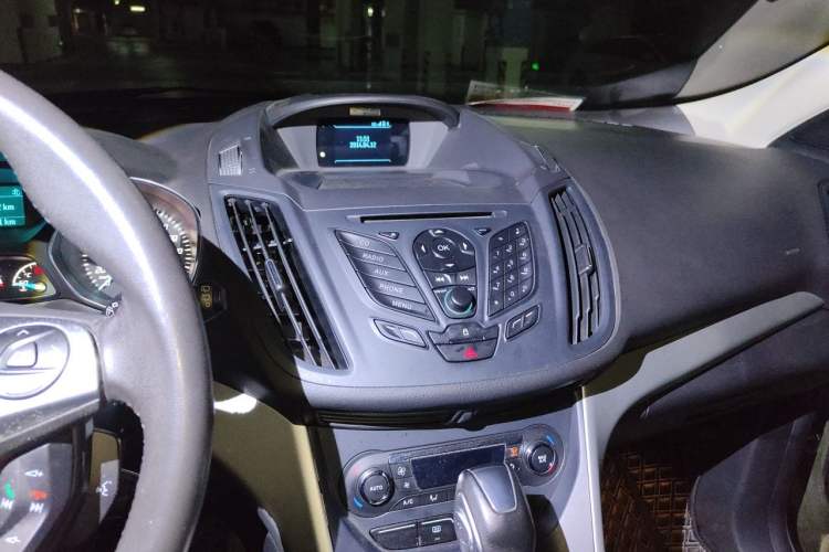 Used Ford Kuga 2013 1.6L GTDi Two-Wheel-Drive Trend Model Audio And AC Panel