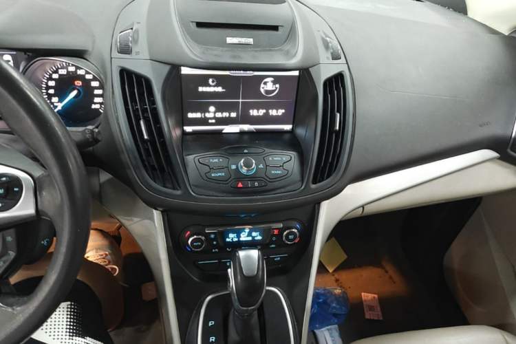Used Ford Kuga 2013 1.6L GTDi 4x4 Elite Model Audio And AC Panel