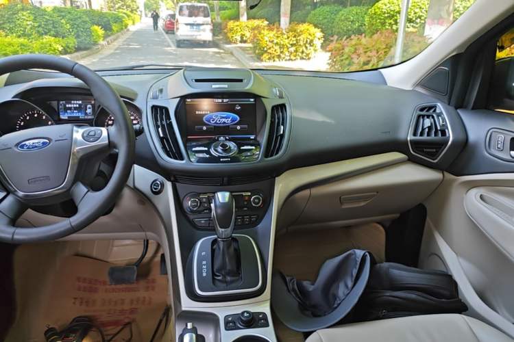 Used Ford Kuga 2013 2.0L GTDi Four-Wheel Drive Premium Model Audio And AC Panel