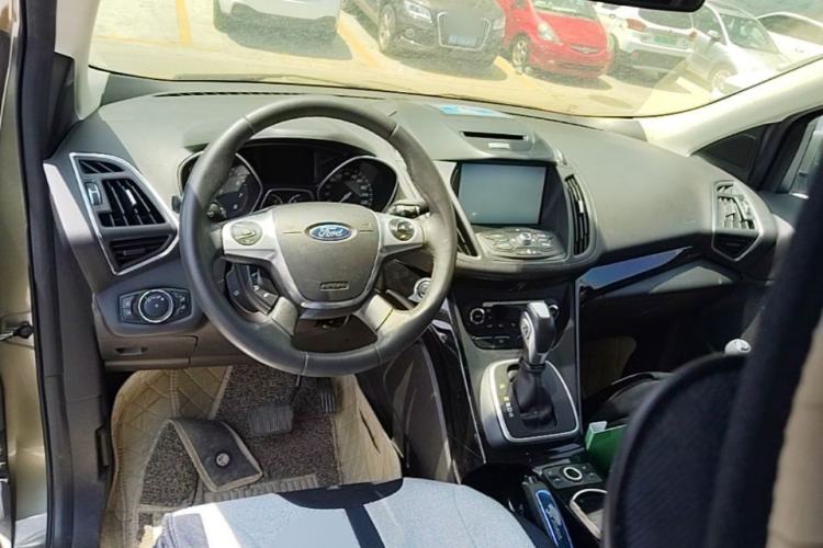 Used Ford Kuga 2013 2.0L GTDi Four-Wheel-Drive Sport Model Center Console