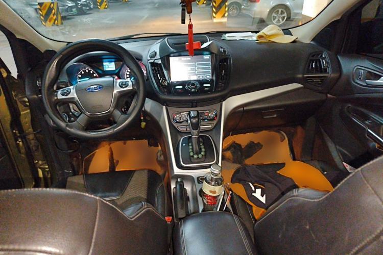 Used Ford Kuga 2013 1.6L GTDi Two-Wheel-Drive Trend Model Center Console