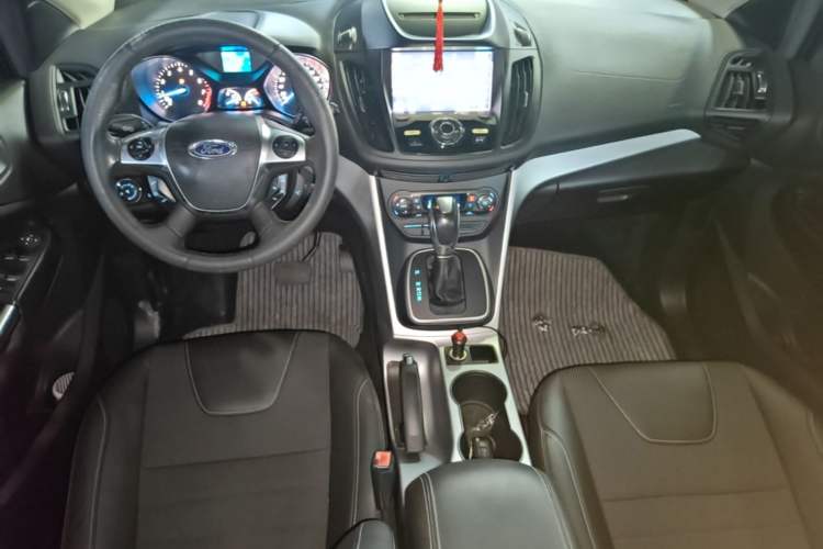 Used Ford Kuga 2013 1.6L GTDi Two-Wheel-Drive Trend Model Center Console