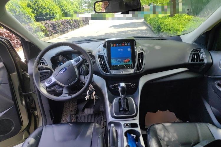 Used Ford Kuga 2013 1.6L GTDi Two-Wheel-Drive Trend Model Center Console