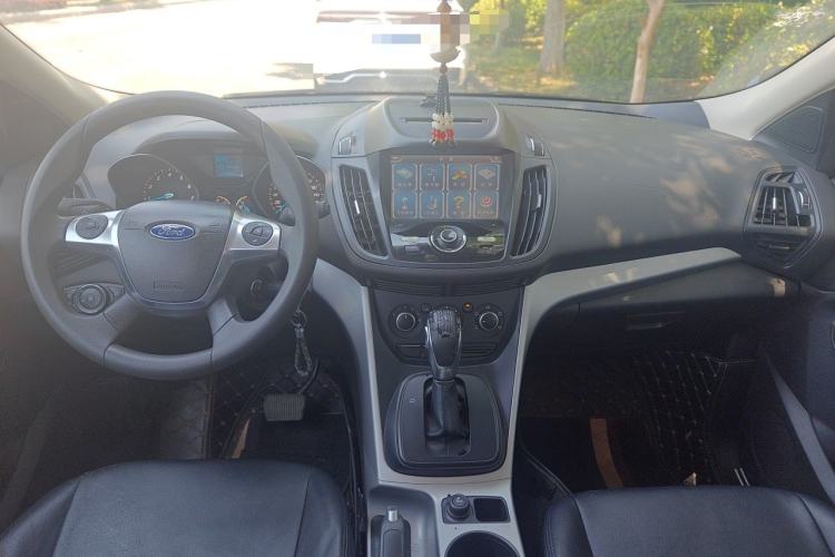 Used Ford Kuga 2013 1.6L GTDi Two-Wheel-Drive Comfort Model Center Console