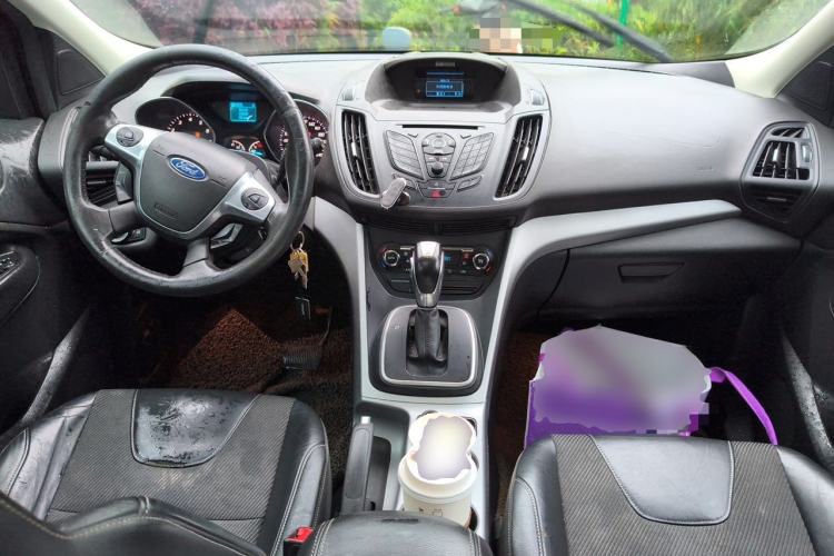 Used Ford Kuga 2013 1.6L GTDi Two-Wheel-Drive Trend Model Center Console