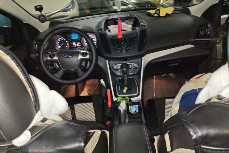 Used Ford Kuga 2013 1.6L GTDi Two-Wheel-Drive Trend Model Center Console