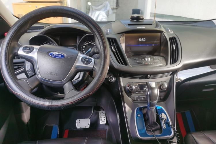 Used Ford Kuga 2013 2.0L GTDi Four-Wheel-Drive Sport Model Center Console