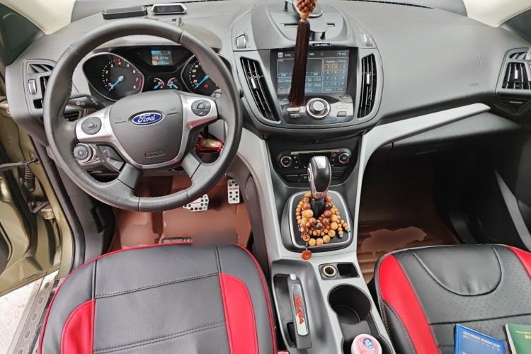 Used Ford Kuga 2013 1.6L GTDi Two-Wheel-Drive Trend Model Center Console