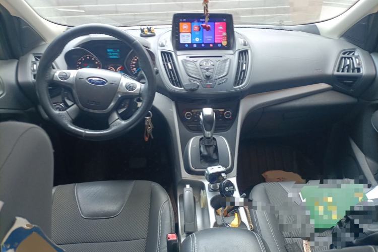 Used Ford Kuga 2013 1.6L GTDi Two-Wheel-Drive Trend Model Center Console