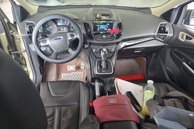 Used Ford Kuga 2013 2.0L GTDi Four-Wheel-Drive Sport Model Center Console