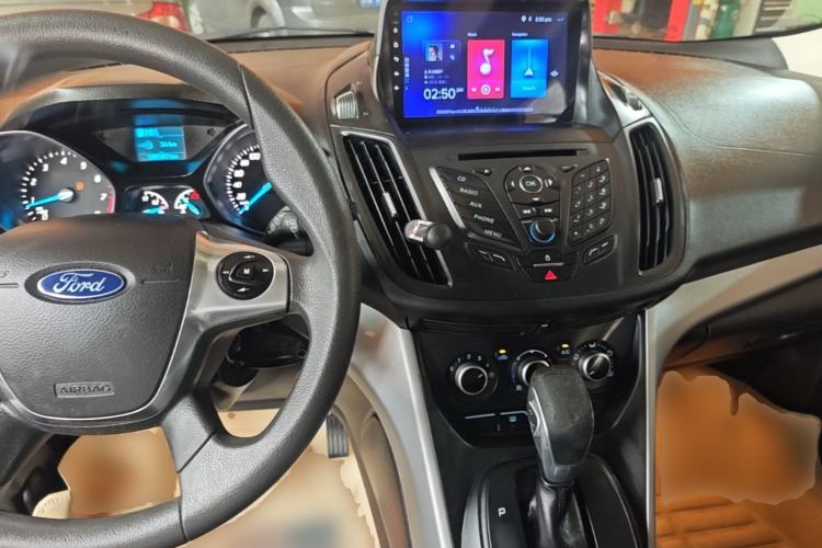 Used Ford Kuga 2013 1.6L GTDi Two-Wheel-Drive Comfort Model Center Console