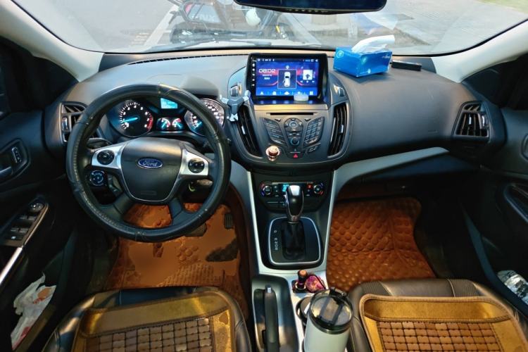 Used Ford Kuga 2013 1.6L GTDi Two-Wheel-Drive Trend Model Center Console
