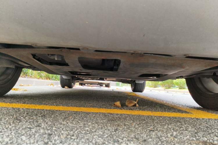 Used Ford Kuga 2013 2.0L GTDi Four-Wheel-Drive Sport Model Chassis Front