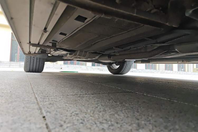Used Ford Kuga 2013 1.6L GTDi Two-Wheel-Drive Trend Model Chassis Front Right
