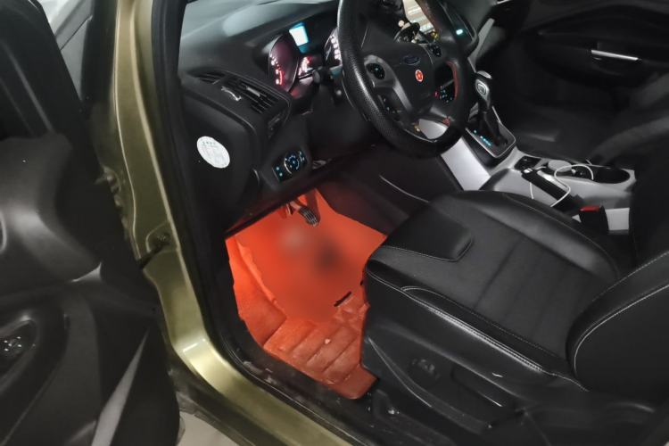 Used Ford Kuga 2013 1.6L GTDi Two-Wheel-Drive Trend Model Driver Seat