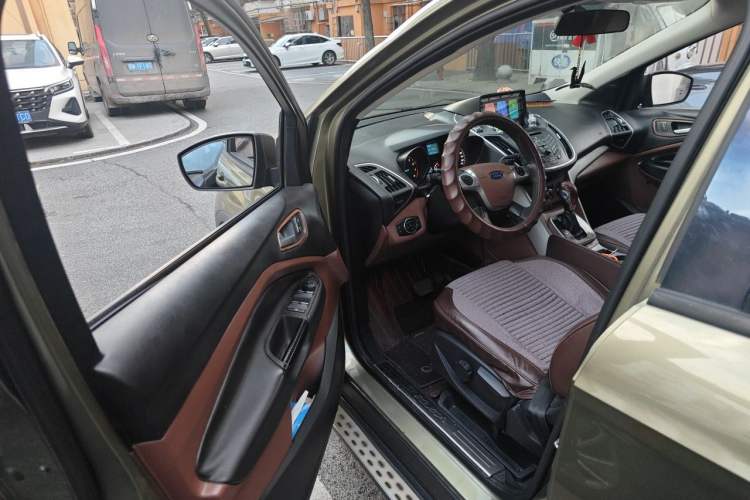 Used Ford Kuga 2013 1.6L GTDi Two-Wheel-Drive Comfort Model Driver Seat
