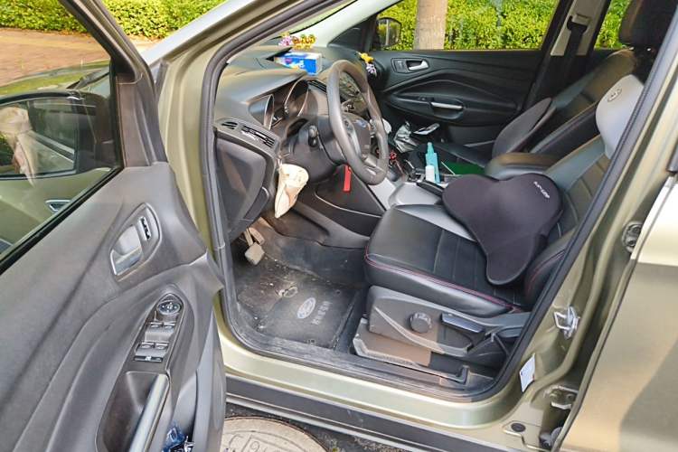 Used Ford Kuga 2013 1.6L GTDi Two-Wheel-Drive Comfort Model Driver Seat