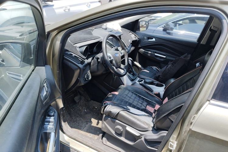 Used Ford Kuga 2013 1.6L GTDi Two-Wheel-Drive Trend Model Driver Seat