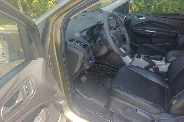 Used Ford Kuga 2013 1.6L GTDi Two-Wheel-Drive Comfort Model Driver Seat