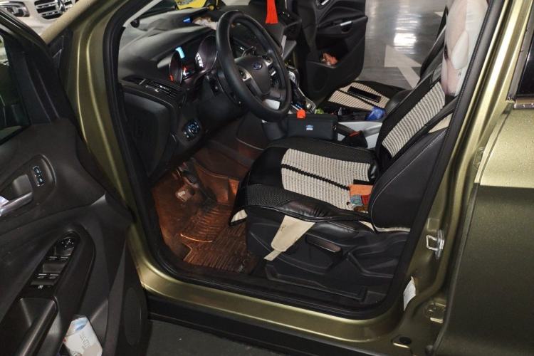 Used Ford Kuga 2013 1.6L GTDi Two-Wheel-Drive Trend Model Driver Seat