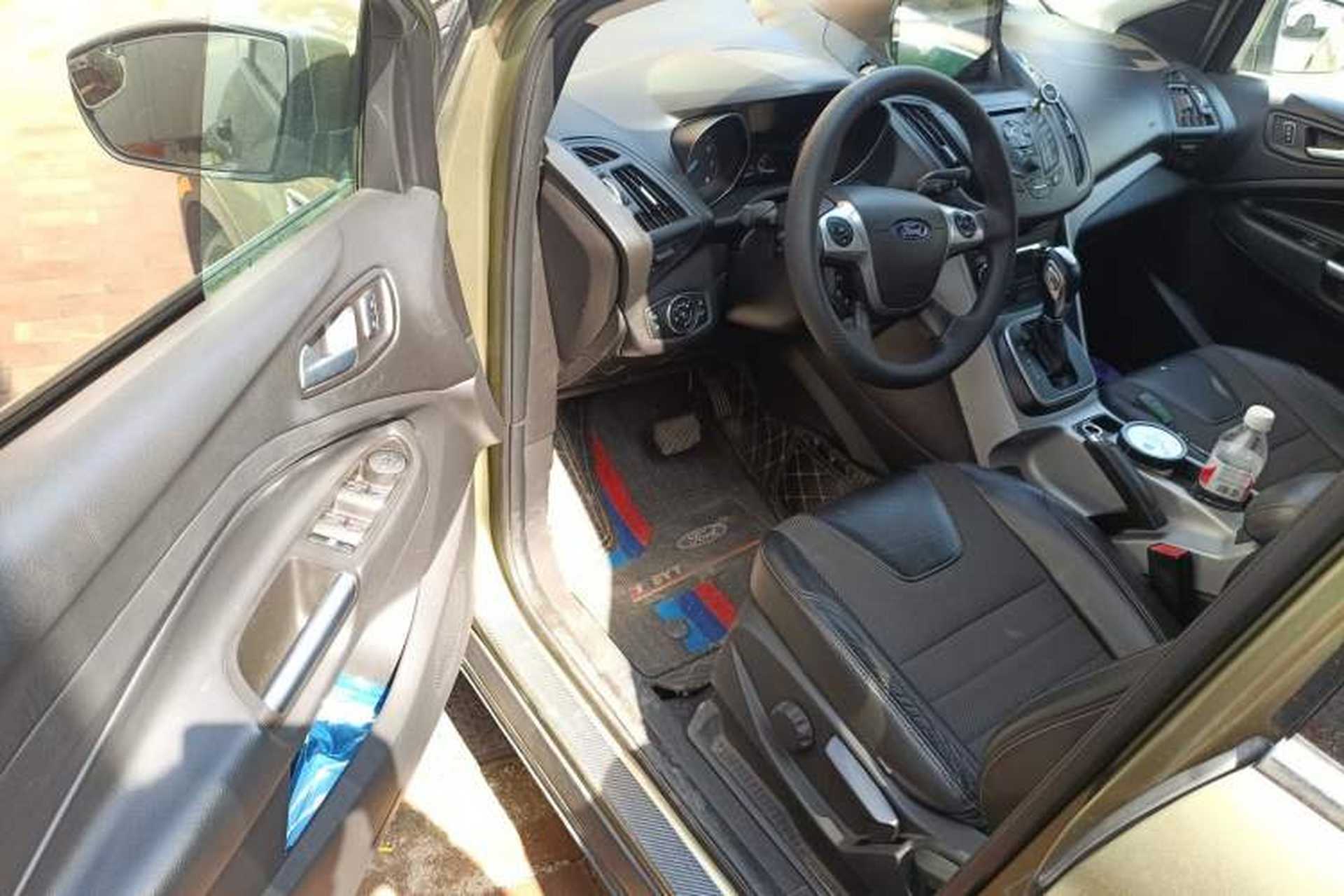 Used Ford Kuga 2013 1.6L GTDi Two-Wheel-Drive Trend Model Driver Seat