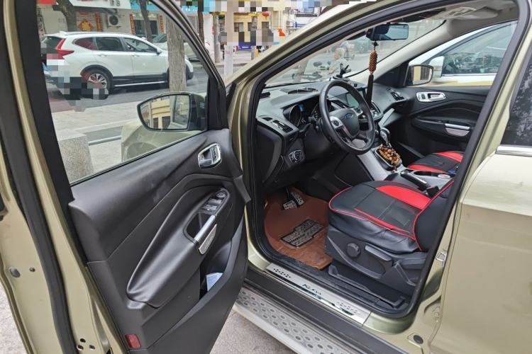 Used Ford Kuga 2013 1.6L GTDi Two-Wheel-Drive Trend Model Driver Seat