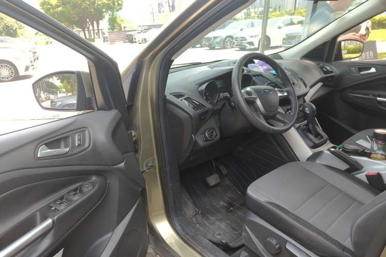Used Ford Kuga 2013 1.6L GTDi Two-Wheel-Drive Comfort Model Driver Seat