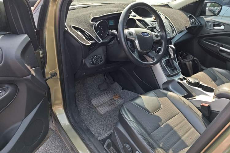 Used Ford Kuga 2013 1.6L GTDi Two-Wheel-Drive Trend Model Driver Seat