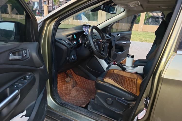 Used Ford Kuga 2013 1.6L GTDi Two-Wheel-Drive Trend Model Driver Seat