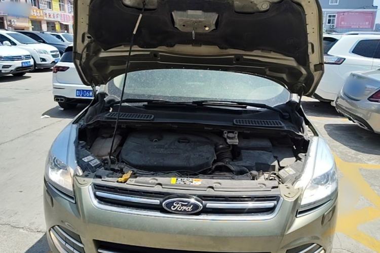 Used Ford Kuga 2013 2.0L GTDi Four-Wheel-Drive Sport Model Engine Bay