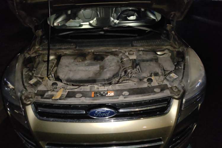 Used Ford Kuga 2013 2.0L GTDi Four-Wheel-Drive Sport Model Engine Bay