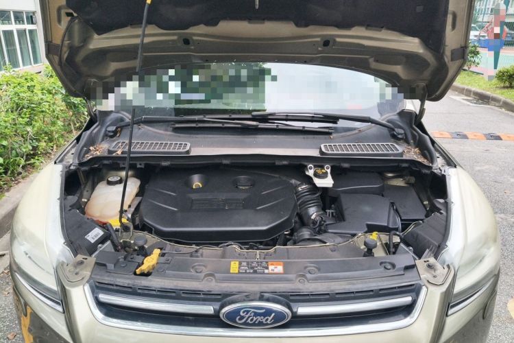 Used Ford Kuga 2013 2.0L GTDi Four-Wheel-Drive Sport Model Engine Bay