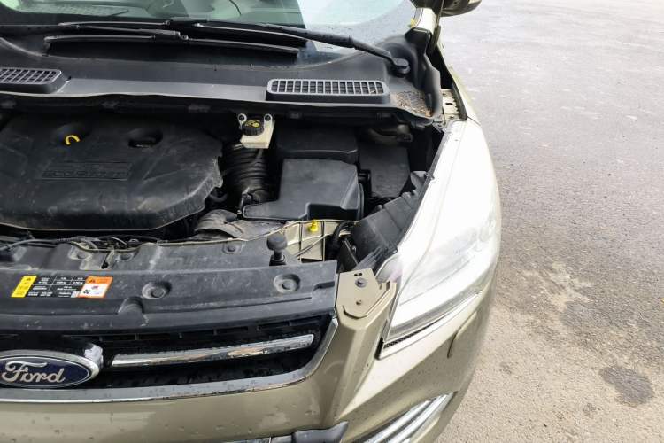 Used Ford Kuga 2013 2.0L GTDi Four-Wheel Drive Premium Model Engine Bay Left