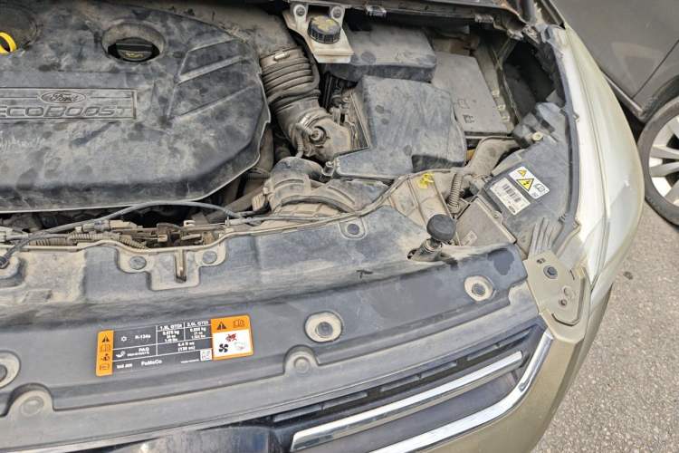 Used Ford Kuga 2013 2.0L GTDi Four-Wheel Drive Premium Model Engine Bay Left