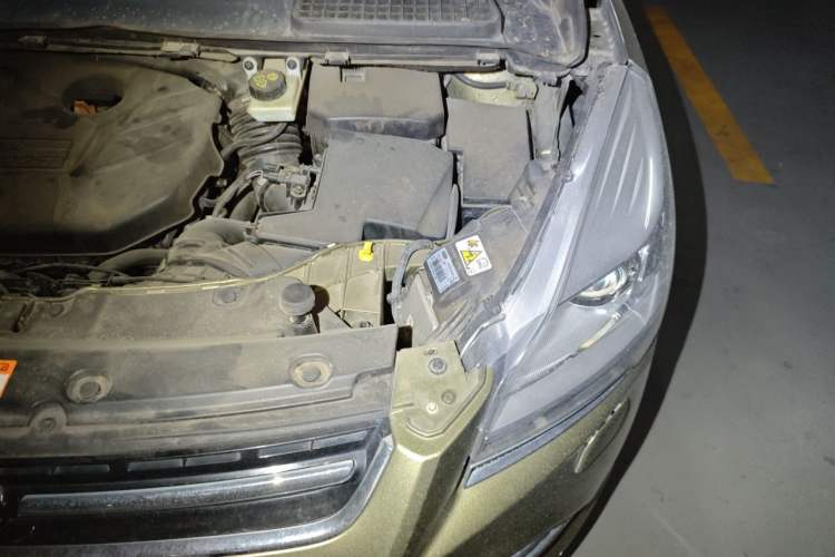 Used Ford Kuga 2013 2.0L GTDi Four-Wheel-Drive Sport Model Engine Bay Left