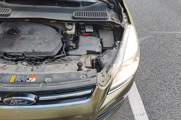 Used Ford Kuga 2013 1.6L GTDi Two-Wheel-Drive Comfort Model Engine Bay Left