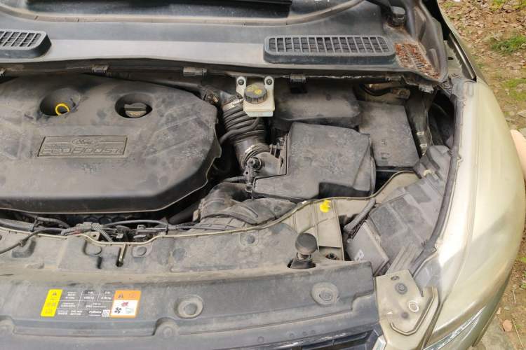Used Ford Kuga 2013 2.0L GTDi Four-Wheel Drive Premium Model Engine Bay Left