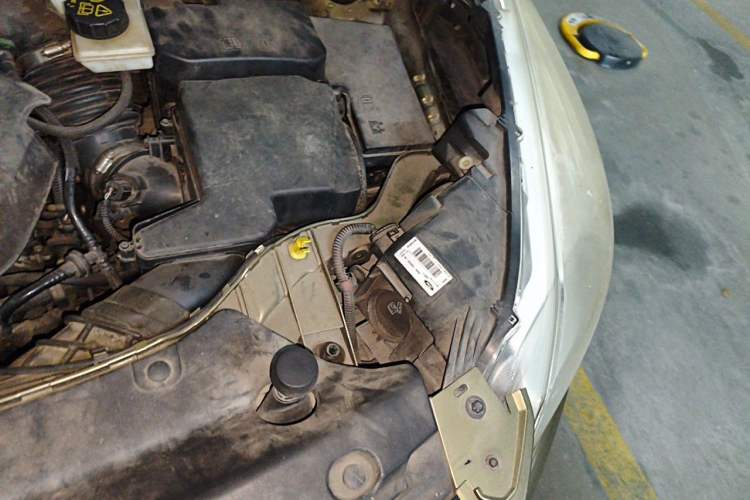 Used Ford Kuga 2013 1.6L GTDi Two-Wheel-Drive Trend Model Engine Bay Left
