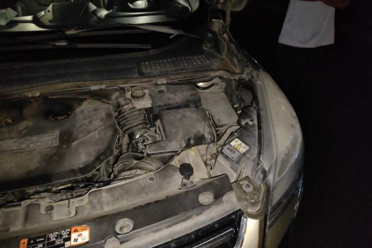Used Ford Kuga 2013 2.0L GTDi Four-Wheel-Drive Sport Model Engine Bay Left