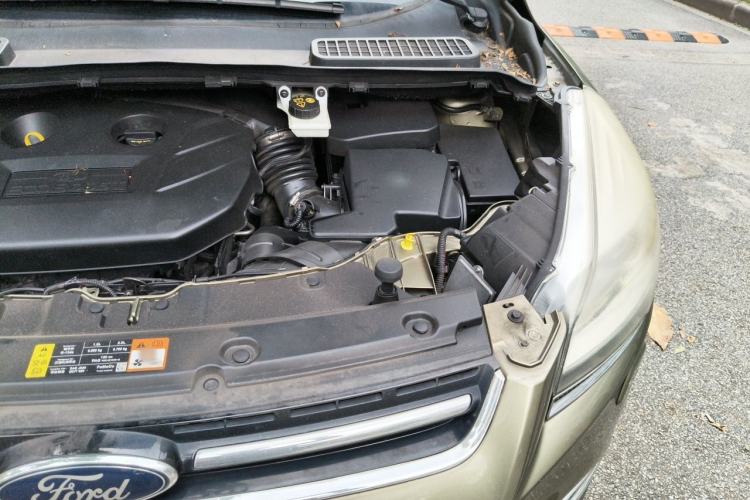 Used Ford Kuga 2013 2.0L GTDi Four-Wheel-Drive Sport Model Engine Bay Left