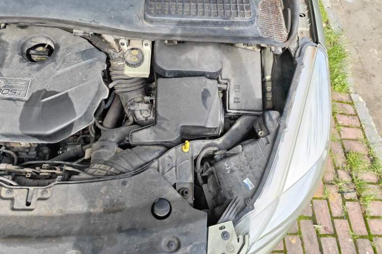 Used Ford Kuga 2013 2.0L GTDi Four-Wheel-Drive Elite Model Engine Bay Left
