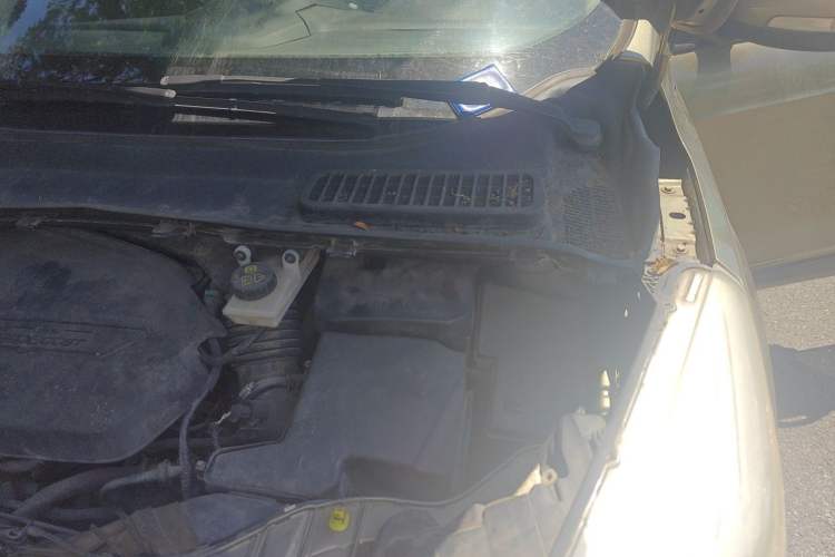 Used Ford Kuga 2013 1.6L GTDi Two-Wheel-Drive Comfort Model Engine Bay Left